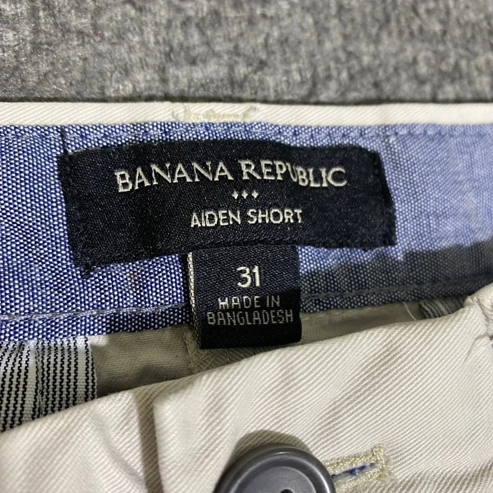 Banana Republic Aiden Short 31 Feather Grey Cotton Chino Shorts Casual 543834-02